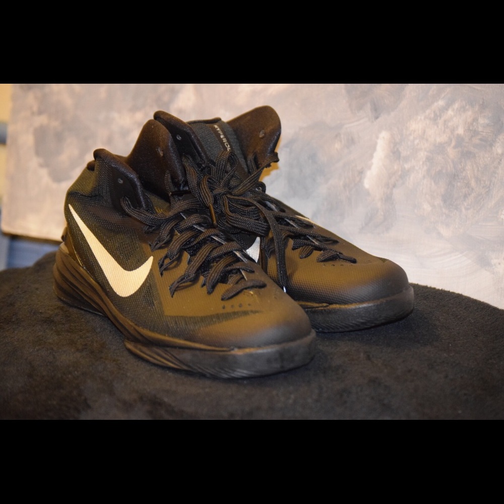 Black/White Nike Hyperdunk Gs Boys Size 5
